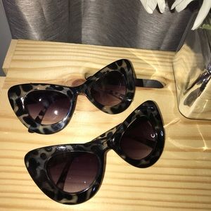 Sunglasses two available for $4each